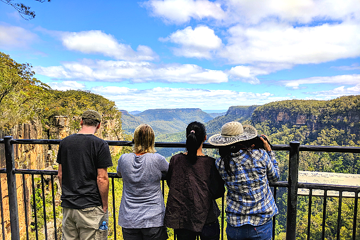 Easy hike to sweeping vistas of Fitzroy Falls and the Yarrunga Valley